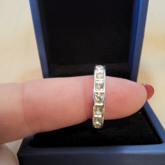 Stunning Silver Rings with Sparkling Accents - Picture 4 of 9